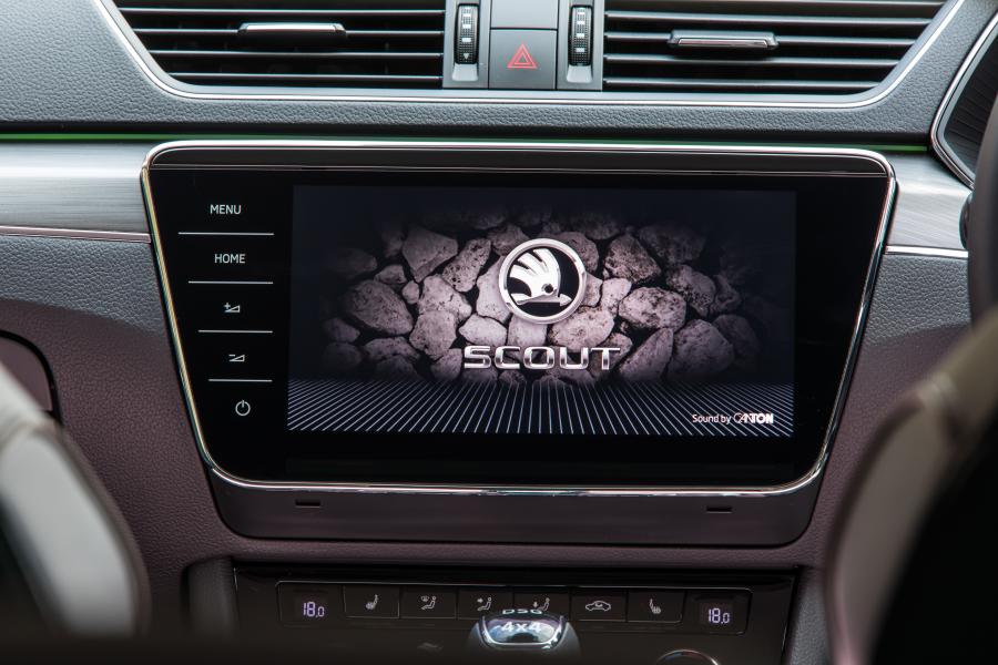 Детали интерьера Skoda Superb Scout (3V) 2020 года  (AU) (фото 27 из 35)